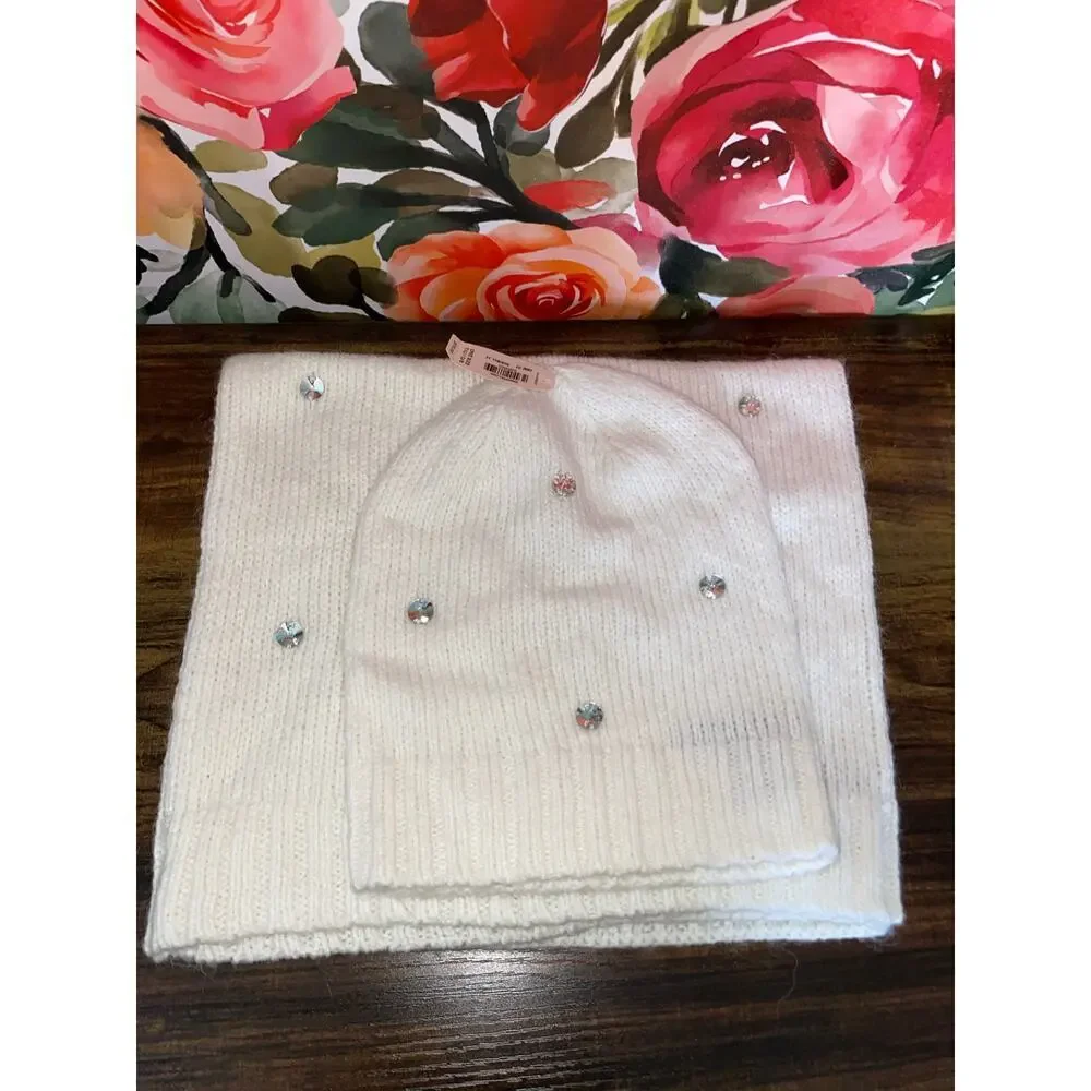 NWT Victoria’s Secret White Rhinestone Beanie Hat & Infinity Scarf Set Cozy $75